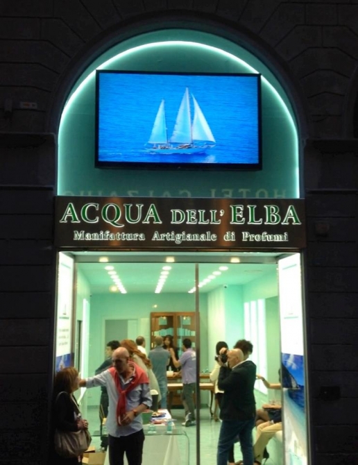 ACQUA DELL'ELBA PROFUMA LA VIA DELLO SHOPPING A FIRENZE!