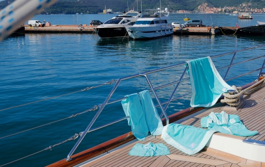 TUTTO QUELLO CHE OCCORRE PER UNA GIORNATA AL MARE ...CON STILE E MUSICA!