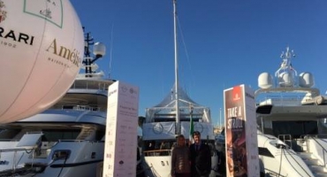 ACQUA DELL'ELBA CON MONTENAPOLEONE DISTRICT ALLA FIERA DEL MERCATO TURISTICO DI LUSSO DI CANNES