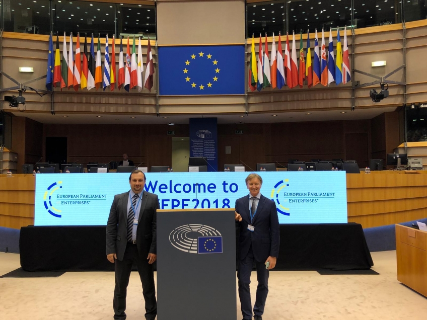 L'ESSENZA DELL'EUROPA: ACQUA DELL'ELBA AL PARLAMENTO EUROPEO DELLE IMPRESE.