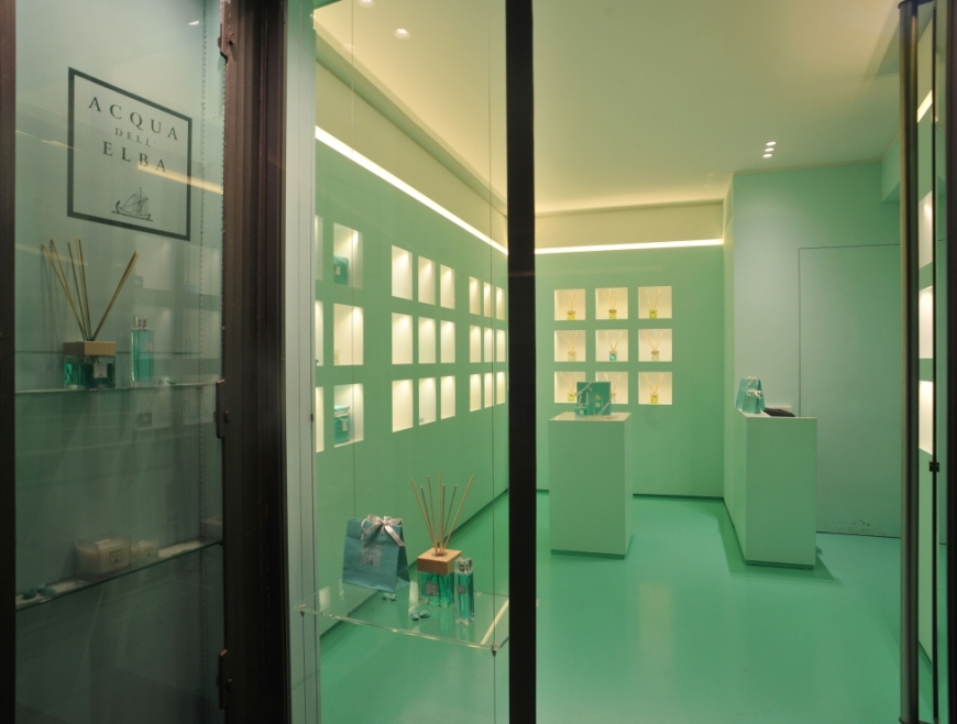 COMO, SIENA, VENEZIA. I TRE MONOMARCA AL DI LA' DEL MARE.