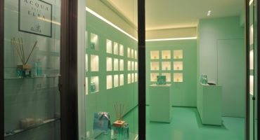 COMO, SIENA, VENEZIA. I TRE MONOMARCA AL DI LA' DEL MARE.