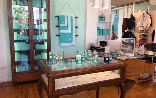 Acqua dell' Elba e YachtIngBond: lo stile nello yachting ha tutta l'essenza del mare.