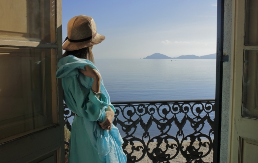 LET’S STAY HOME, WITH THE SEA IN OUR HEARTS.