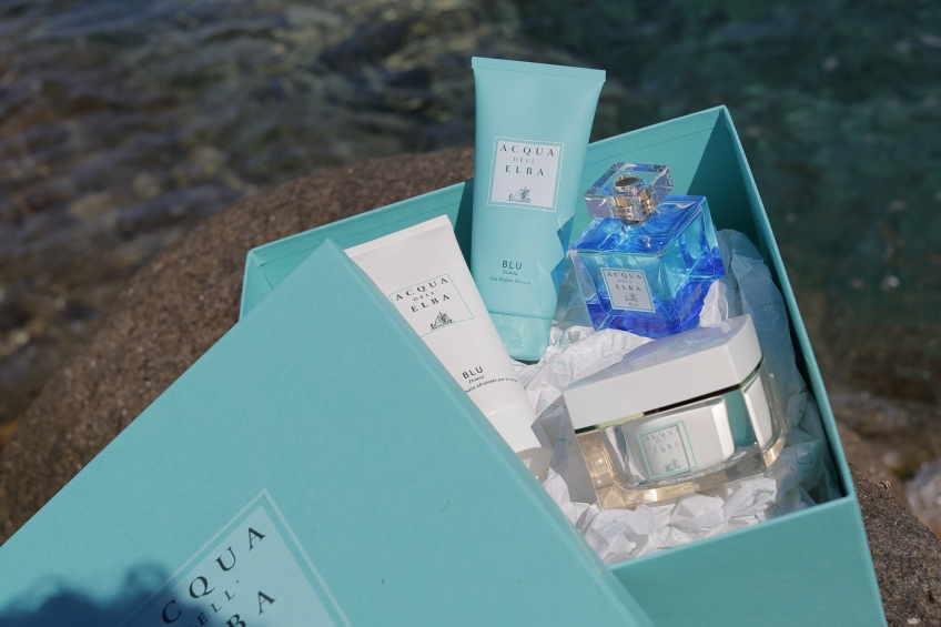BLU DONNA: IL FASCINO PROFONDO DI UN REGALO.