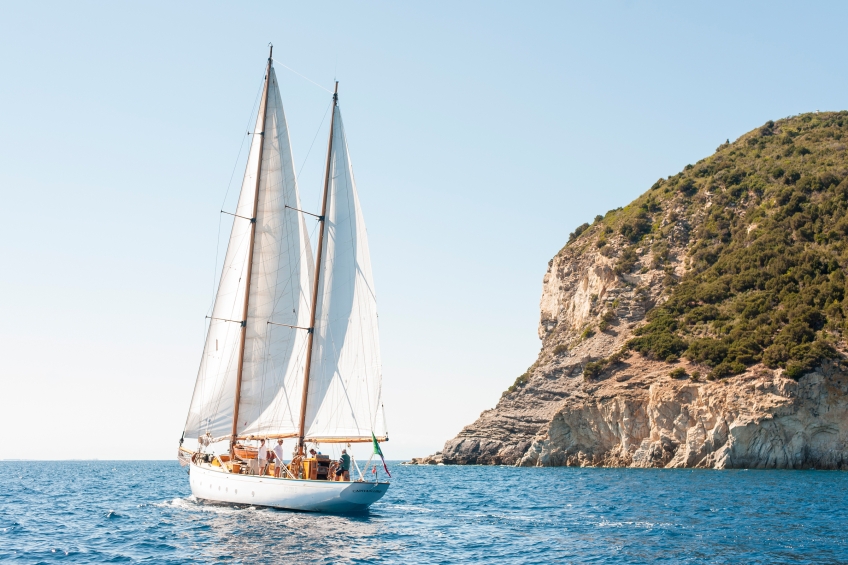 DOVE C'E' YACHTING, C'E' L'ESSENZA DEL MARE.