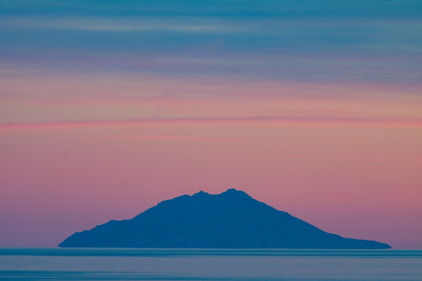 PROFUMO DI ALTROVE: STORIE DELL'ISOLA DI MONTECRISTO