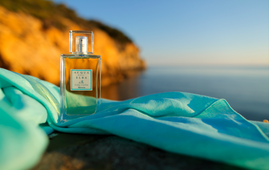 Entre le bleu de la mer et le vert du maquis méditerranéen : les parfums aromatiques d'Acqua dell'Elba