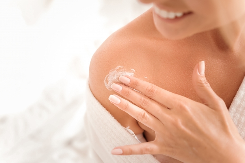 CREMA CORPO ACQUA DELL'ELBA: GLI EFFETTI DELL'ACIDO IALURONICO.