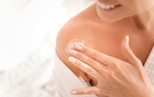 CREMA CORPO ACQUA DELL'ELBA: GLI EFFETTI DELL'ACIDO IALURONICO.