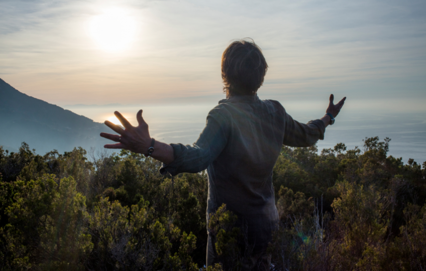 IL PROFUMO DEL BENESSERE: QUATTRO MOTIVI PER CUI IL MARE È MEGLIO.