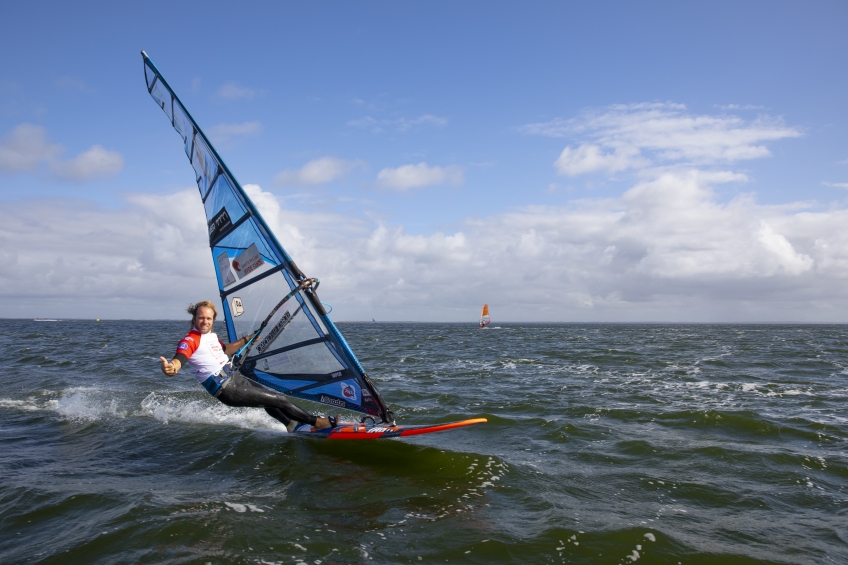 Malte Reuscher, the man who flies between the waves.