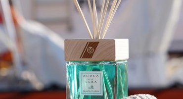 Il nuovo profumatore d’ambiente Guardia Costiera,  omaggio di Acqua dell’Elba alla tutela del mare