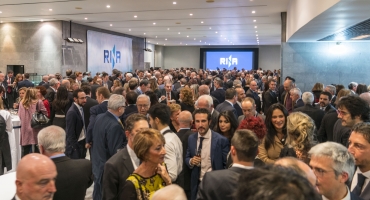 R.I.N.A PRESENTA AL MONDO IL NUOVO LOGO E LA SUA NUOVA IDENTITA’ DIGITALE CON ACQUA DELL’ELBA SPONSOR DELLA SERATA