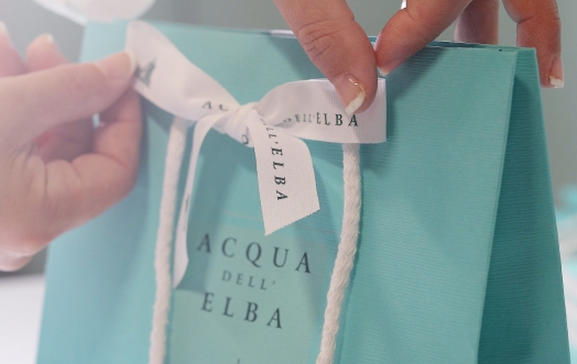 ACQUA DELL'ELBA, THE BEAUTY OF AN ARTISANAL GIFT.