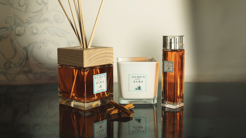 Candles and room diffusers with a spicy scent, an extract of pure magic