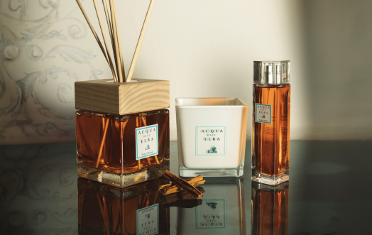 Candles and room diffusers with a spicy scent, an extract of pure magic