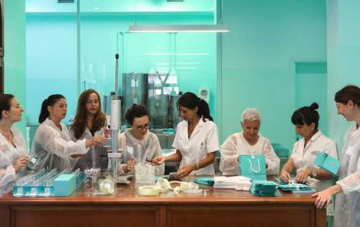 'Artisan Perfumer for a day', create your own fragrance with us