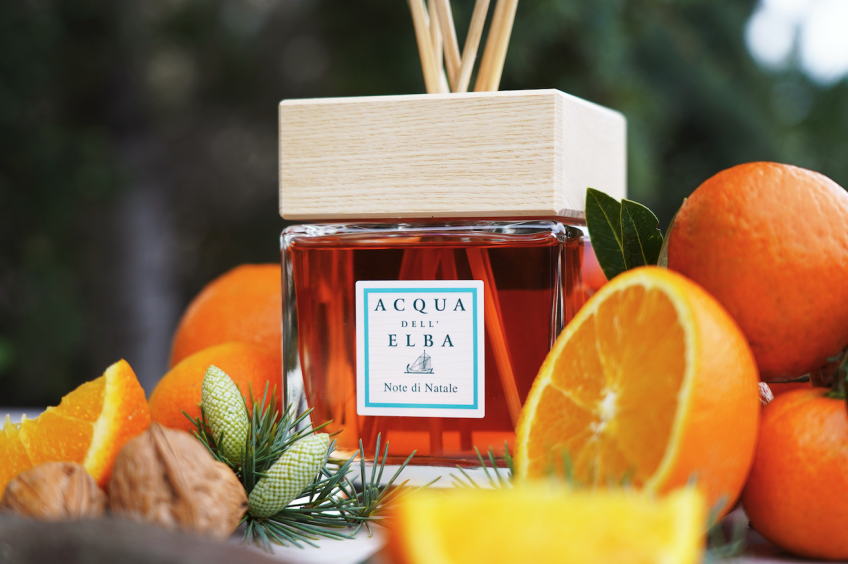 Vivez la magie des fêtes avec le bouquet boisé et épicé du parfum d’ambiance « Note di Natale »