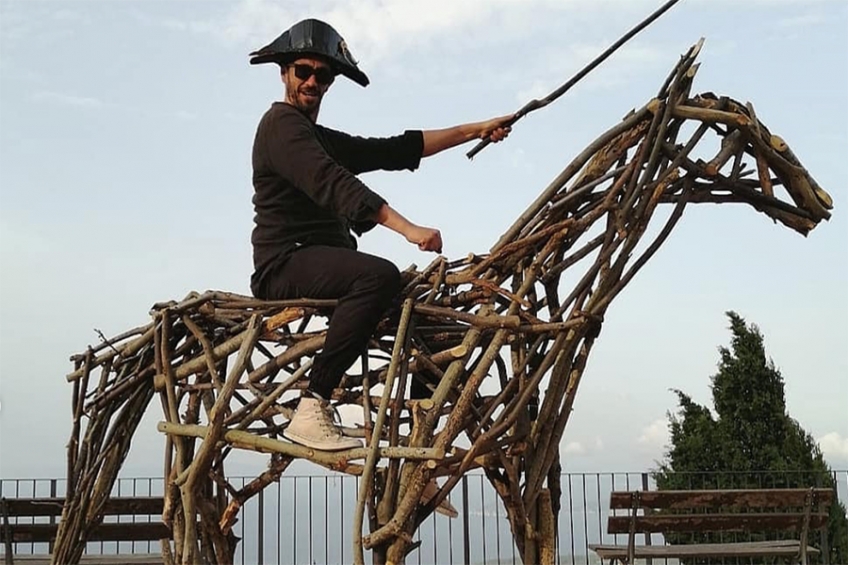 MARCIANA THE HAMLET OF ART: ARTIST INSTALLATIONS, BETWEEN ART AND BEAUTY.