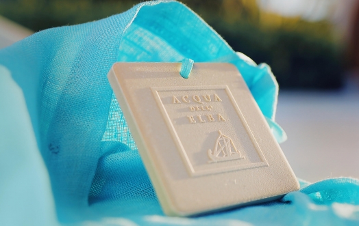 Tessuti, sogni e profumi: Acqua dell'Elba alla Milano Fashion Week.