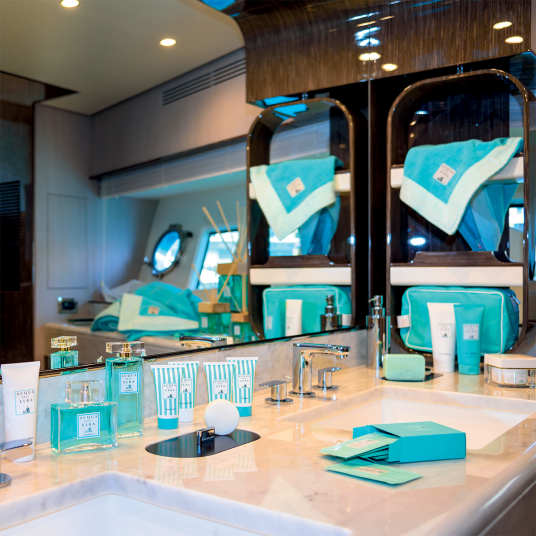 L'essenza dello yachting in una linea di Acqua dell'Elba.